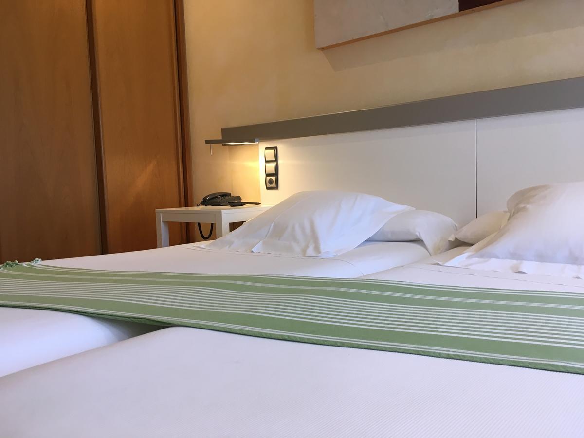 Hotel Nochendi Onís Eksteriør bilde