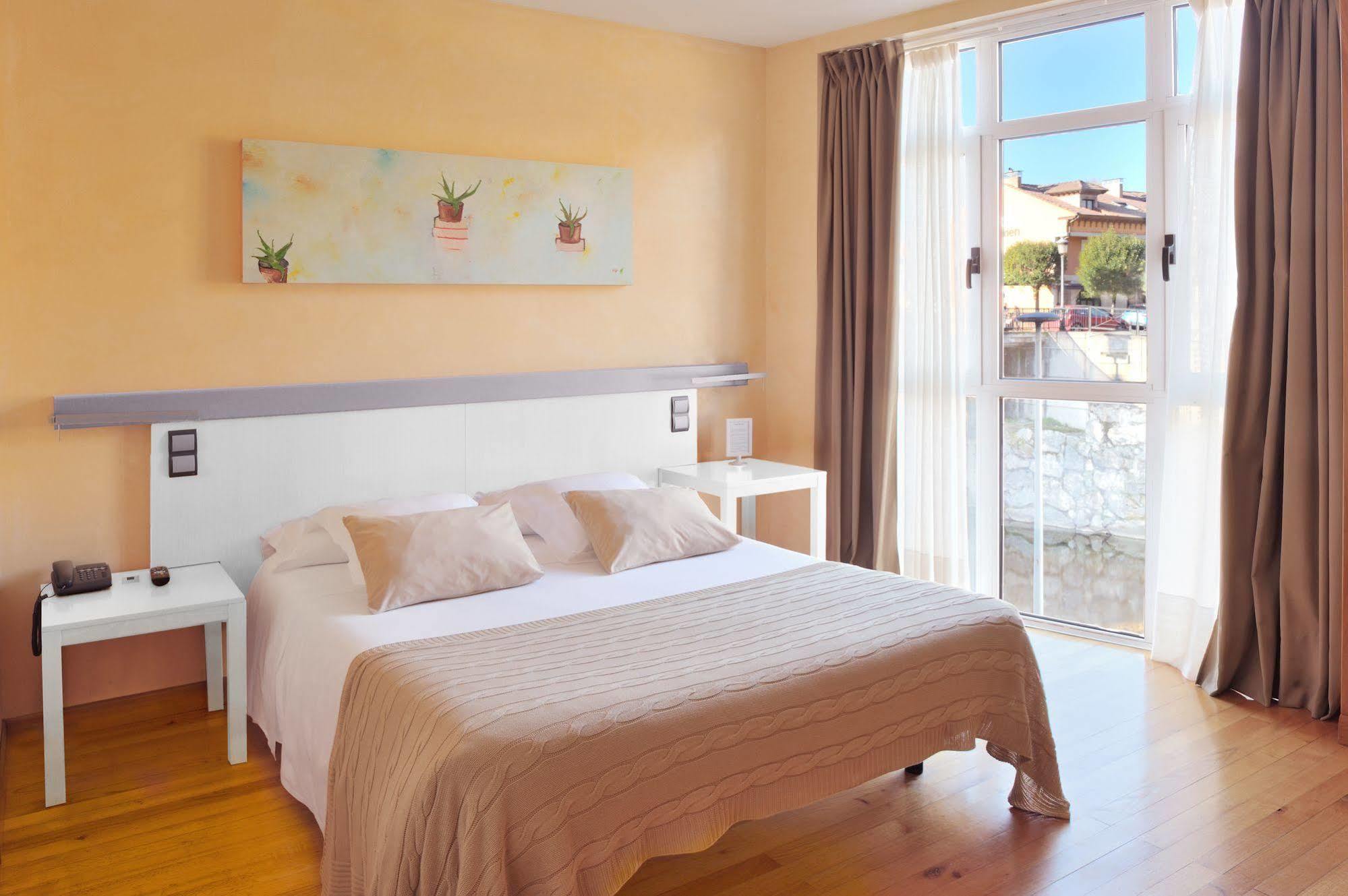Hotel Nochendi Onís Eksteriør bilde